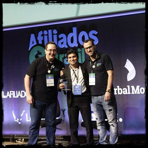 Prêmio que recebi de melhor blog de marketing de afiliados no maior evento brasileiro de marketing de afiliados do Brasil.